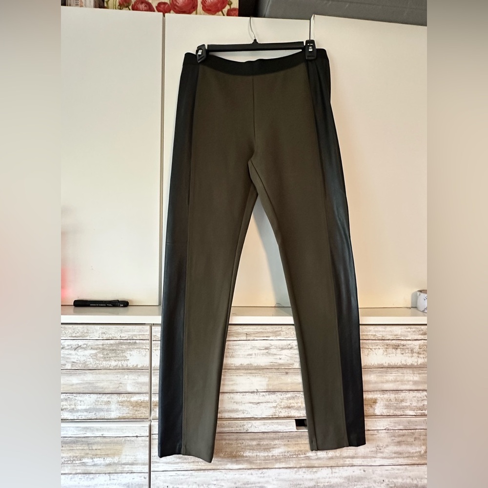 ✨ BCBG Max Azria Olive Leggings Black Faux Leather Side Panels Size 30
